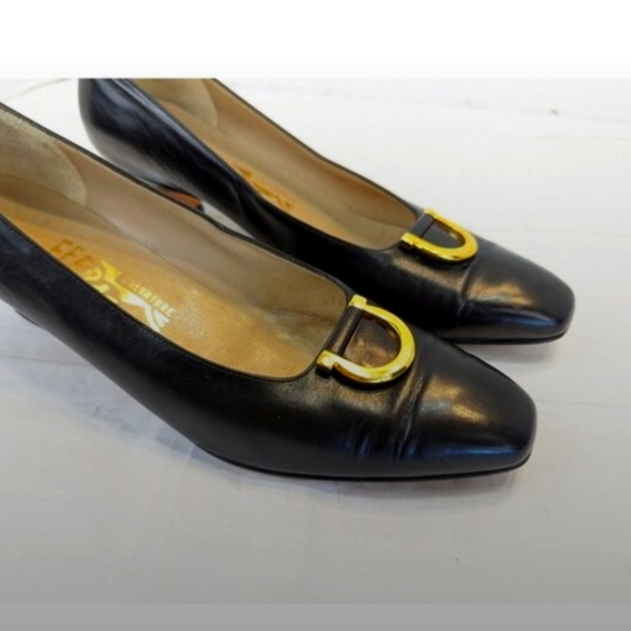Salvatore Ferragamo Size 7 AA Slim Fit Black Leather Pumps Heels Women Vintage - Picture 5 of 9